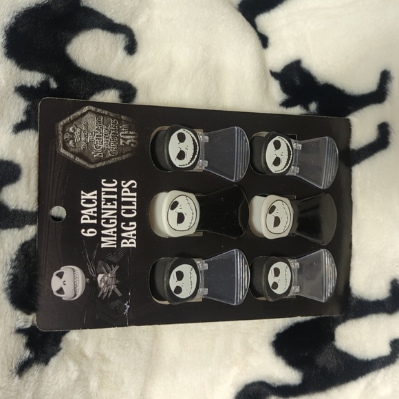 🆕 Nightmare Before ChristHalloween Magnetic Bag Clips & Cleaning Sponges Bundle - Picture 2 of 5